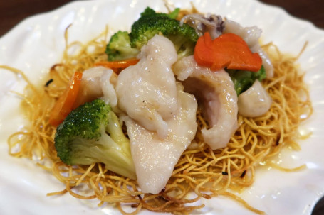 Crispy Noodles With Assorted Seafood Zì Jiā Hǎi Xiān Chǎo Miàn