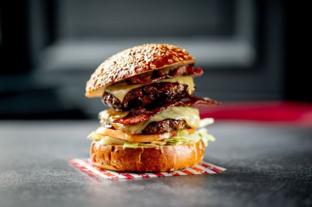 Dubbel Gestapelde Fridays Glazed Burger