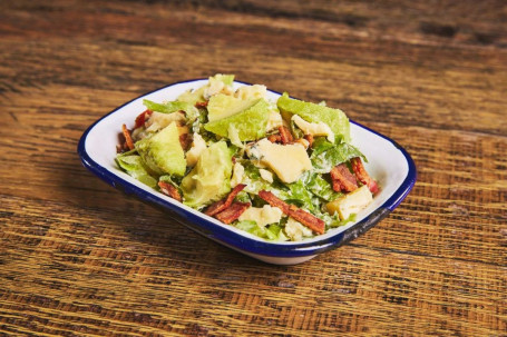 Salade Met Avocado, Walnoot En Gerookt Spek En Blauwe Kaas