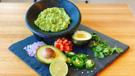 Freshly Made Guacamole (8 Oz)