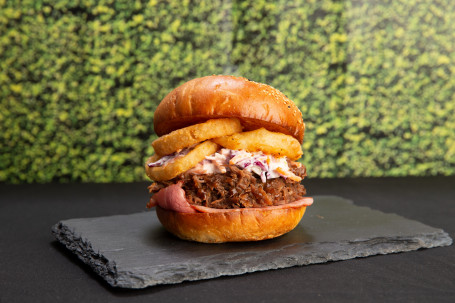 Loaded Pulled Beef En Bacon Burger (5563 Kj)