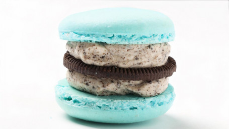 Oreo Cookie Macaron