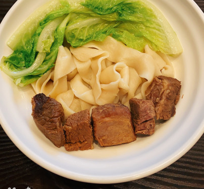 Braised Beef With Hand Pulled Noodle Là Zhī Niú Ròu Bàn Miàn （Gàn Miàn）