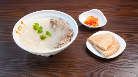 Traditional Xi’ An Lamb Soup With Glass Noodle And Pita Bread Shuǐ Pén Yáng Ròu
