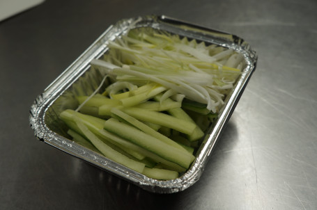 Extra Spring Onion And Cucumber Huáng Guā Yǔ Cōng （Jiā Liàng
