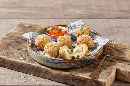 Nieuwe Dubbele Mozzarella, Basilicum Tomaat Arancini (V)